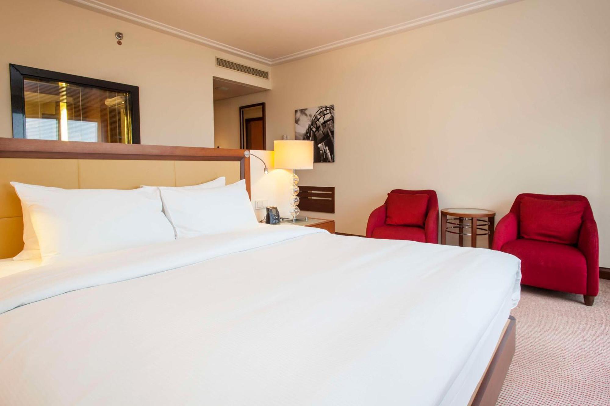 ฮิลตัน วอร์ซอ ซิตี้ Hotel ภายนอก รูปภาพ