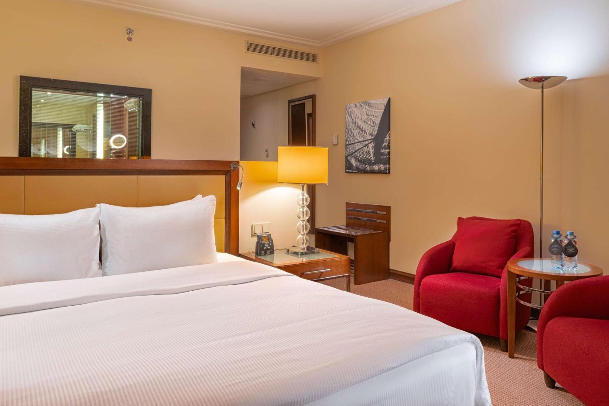 ฮิลตัน วอร์ซอ ซิตี้ Hotel ภายนอก รูปภาพ